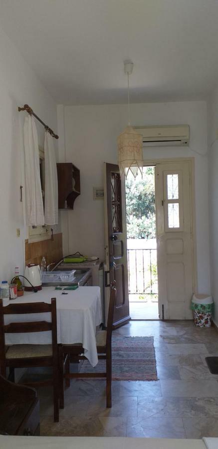 Mela Studios Panormos  Luaran gambar